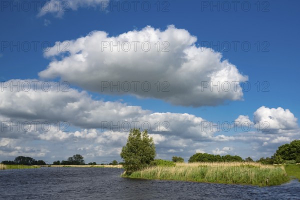 Wolkenspiel über der Hunte in der Wesermarsch, Holle, Hude, Lower Saxony, Germany