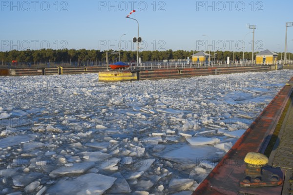 Icy water area at a lock with yellow buoys under clear blue sky, ice floes, Hohenwarthe lock, Elbe-Havel Canal, Jerichower Land, Saxony-Anhalt, Germany