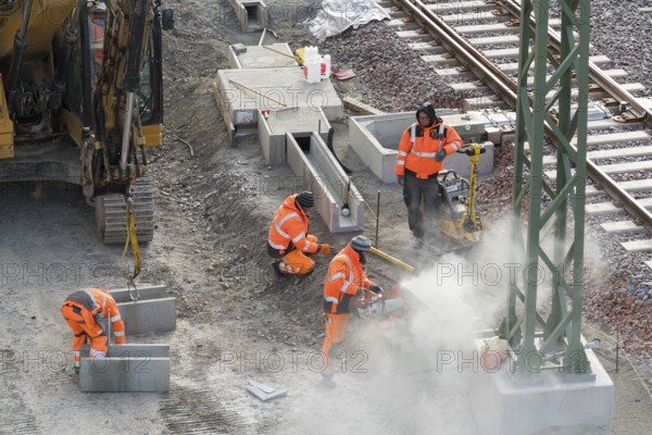 Construction workers in protective clothing carry out work on rails, accompanied by construction machines, cutters, vibrators, Untertürkheim parking station, Stuttgart, Baden-Württemberg, Germany