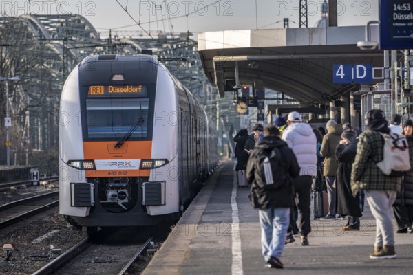 Long-distance train and regional train at Cologne-Messe/Deutz station, 2nd largest station in Cologne, transfer station between long-distance and local transport, exhibition station, 8 platform tracks, North Rhine-Westphalia, Germany