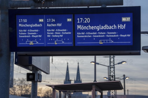 Display board, timetable, on the platform, Cologne-Messe/Deutz station, 2nd largest train station in Cologne, transfer station between long-distance and local transport, exhibition station, 8 platform tracks, North Rhine-Westphalia, Germany