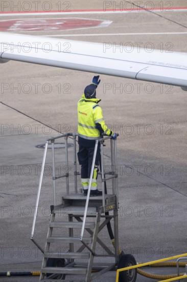 Refueling an aircraft after landing, in front of takeoff, air fuel, kerosene, Skytanking tank truck at the parking position, at the terminal, gate, at the Cologne/Bonn airport, CGN, North Rhine-Westphalia, Germany
