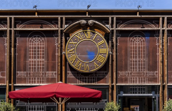 Sundial on the façade of le Cafe Petit behind the Garnision Church in Potsdam, Breite Straße, Brandenburg, Germany