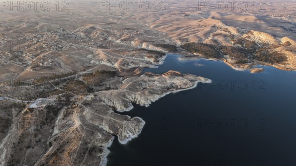 In northeast Syria on January 19, 2026, the Syrian Army officially took control of the Tishrin Dam, southeast of Manbij, following the withdrawal of Kurdish-led SDF units affiliated with the YPG/PKK. The deployment aims to secure critical infrastructure and restore state authority across the Jazira region, Aleppo, Manbij, Syria