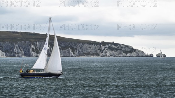 Boats over Hurst Point Lighthouse and Hurst Castle, Hurst Spit, Milford on Sea, Lymington, Hampshire, UK