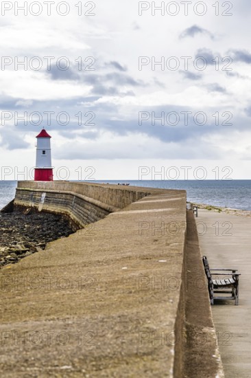 Berwick Pier and Lighthouse, Berwick-upon-Tweed, England, UK