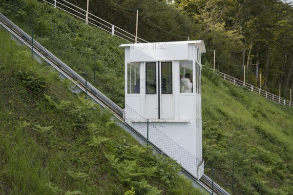 Pier lift, inclined lift connects the beach with Wilhelmstraße, Sellin, Baltic resort, Rügen island, Mecklenburg-Western Pomerania, Germany