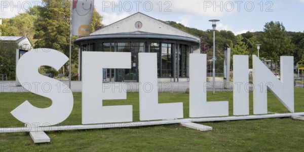 Large letters stand in a meadow and form the word SELLIN, Tourist-Information, Sellin, Baltic resort, Rügen Island, Mecklenburg-Western Pomerania, Germany