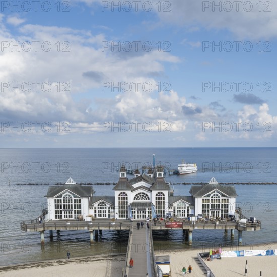 Restaurant on the pier, Sellin, Baltic resort, Rügen Island, Mecklenburg-Vorpommern, Germany