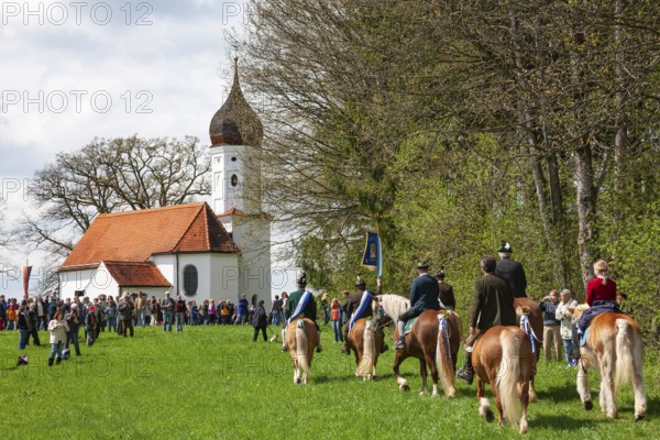 Traditional Georgiritt an der Hubkapelle Penzberg, Georgiverein, horses, riders, Upper Bavaria, Germany