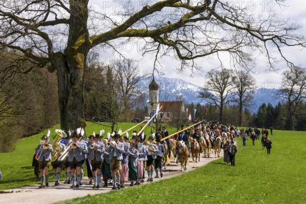 Traditional Georgiritt an der Hubkapelle Penzberg, brass band, musicians in Bavarian traditional costume, pageant, Upper Bavaria, Germany