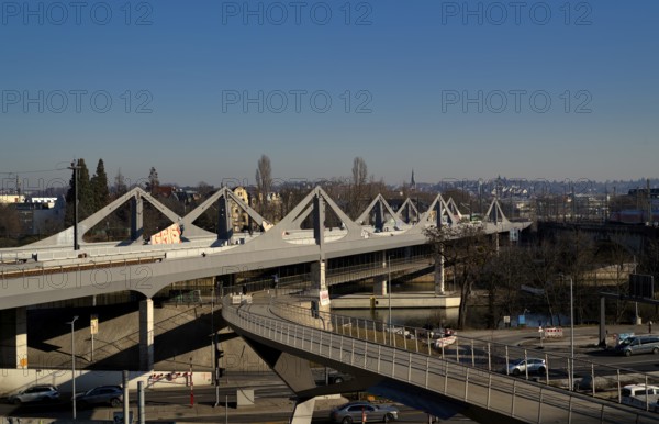 Construction site new Neckar bridge built as part of the Stuttgart 21 S21 project between Stuttgart Central Station and Stuttgart-Bad Cannstatt Station as a replacement for the Rosenstein Bridge, including footbridge and B14 federal road, Stuttgart, Baden-Württemberg, Germany