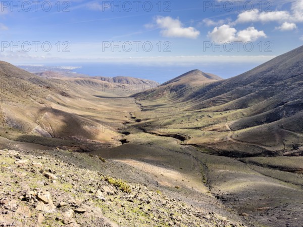 Valle de la Higuera valley with views of Playa Quemada, Ajaches Mountains, Femés, Lanzarote, Canary Islands, Spain