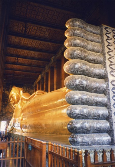 Reclining Buddha, Wat Pho The reclining Buddha symbolizes the last earthly hours in front of entering Nirvana. This state is called Paranirvana, a state reserved only for enlightened beings at the end of their lives. Buddha, Buddhism, religion, Bangkok, Thailand, Southeast Asia