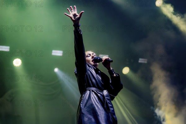 Elize Ryd, singer of Amaranthe, live on Arcane Dimensions Tour 2026 at Munich's Zenith on 17.01.2026