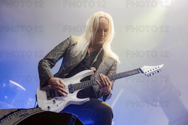 Olof Mörck, guitarist of Amaranthe, live on Arcane Dimensions Tour 2026 at Munich's Zenith on 17.01.2026