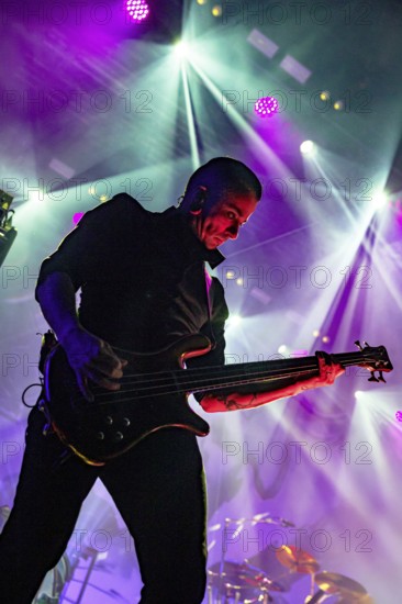 Johan Andreassen, bassist of Amaranthe, live on Arcane Dimensions Tour 2026 at Munich's Zenith on 17.01.2026