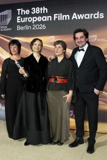 Sara Rajaei and Manon Bovenkerk, other team members, EUROPEAN FILM AWARDS Berlin 2026, photo call at the House of World Cultures, Berlin, 17.01.2026