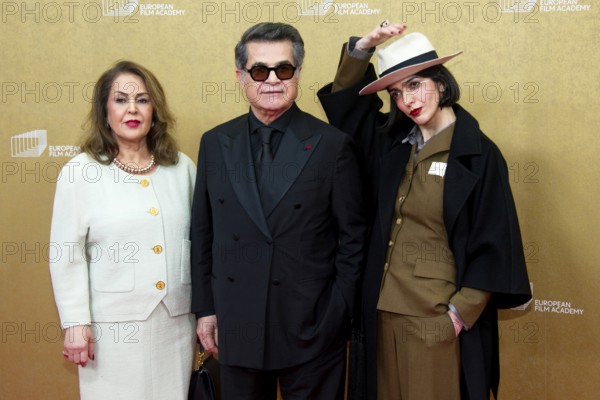 Guest, Jafar Panahi and Solmaz Panahi, EUROPEAN FILM AWARDS Berlin 2026, photo call at the House of World Cultures, Berlin, 17.01.2026