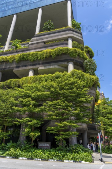 Parkroyal Collection Pickering, luxury five-star hotel with green walls and sky gardens in Central Area of the city Singapore, Southeast Asia