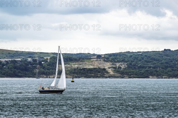 Boats over Hurst Point Lighthouse and Hurst Castle, Hurst Spit, Milford on Sea, Lymington, Hampshire, UK