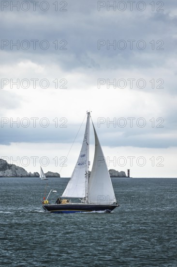 Boats over Hurst Point Lighthouse and Hurst Castle, Hurst Spit, Milford on Sea, Lymington, Hampshire, UK