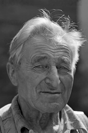 Portrait of an elderly farmer with white hair, black and white, Middle Franconia, Bavaria, Germany