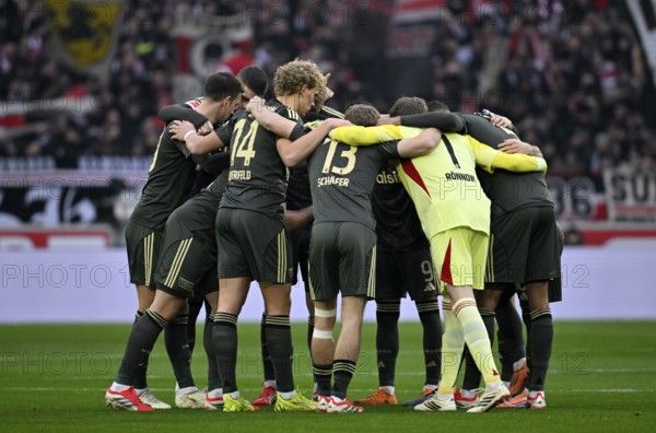 Team building, circle of the team in front of the start of the game 1. FC Union Berlin, MHPArena, MHP Arena Stuttgart, Baden-Württemberg, Germany