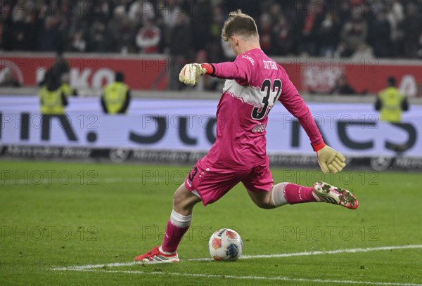 Goalkeeper Alexander Nübel VfB Stuttgart (33) Action kick-off MHPArena, MHP Arena Stuttgart, Baden-Württemberg, Germany