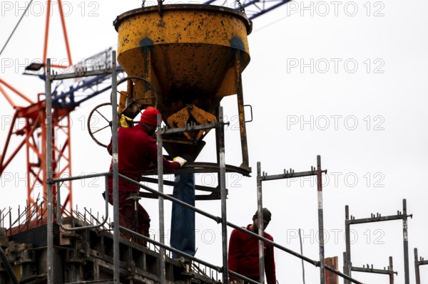 Construction site, concreting work, on a large construction project, apartments and commercial premises, symbolic image of the construction industry