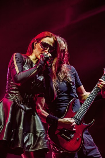 Singer Simone Simons and guitarist Mark Jansen from Epica, live on Arcane Dimensions Tour 2026 at Zenith in Munich on 17.01.2026