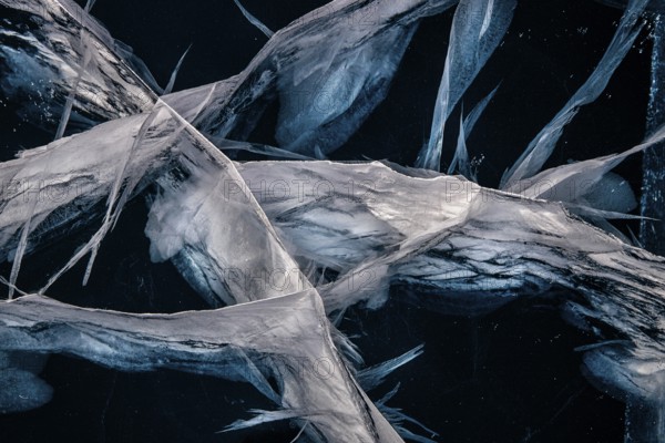 Cracks in the ice of Lake Khuvsgul, winter, Khuvsgul Province (Khuvsgul Aimag), Mongolia, Asia