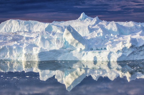 Icebergs calved from the Jakobshavn Isbræ (Sermeq Kujalleq) glacier floating in Disko Bay, the Ilulissat Icefjord is a UNESCO World Heritage Site, Ilulissat, West Greenland, Kalaallit Nunaat, North America, Denmark