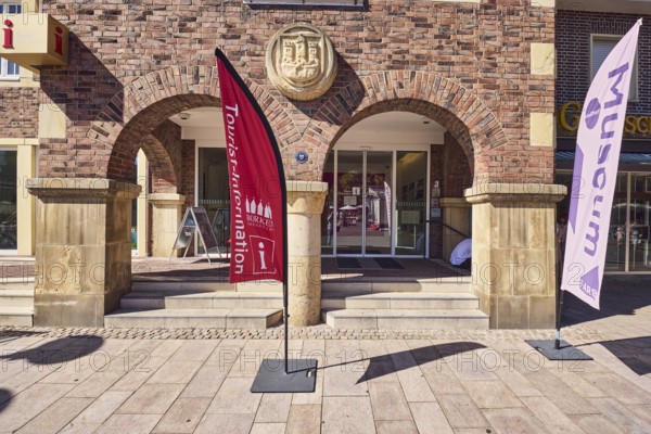 FARB - Forum Altes Rathaus Borken, historic town hall, city museum, tourist information, cultural office, brick building, façade, passage, entrance area, staircase, advertising display, sunny, marketplace, market, Borken, Münsterland, Borken district, North Rhine-Westphalia, Germany