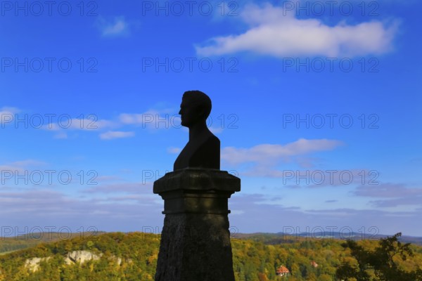 Wilhelm Hauff memorial, rocks above the Echaz Valley, monument from 1839, obelisk with bronze bust, viewpoint, historical monument, south of Lichtenstein Castle, at the eave of the Swabian Jura, view, blue sky, Honau, municipality of Lichtenstein, Baden-Württemberg, Germany