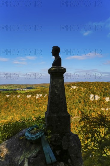Wilhelm Hauff memorial, rocks above the Echaz Valley, monument from 1839, obelisk with bronze bust, viewpoint, historical monument, south of Lichtenstein Castle, at the eave of the Swabian Jura, view, blue sky, Honau, municipality of Lichtenstein, Baden-Württemberg, Germany