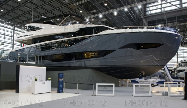 Press photo View of luxury yacht luxurious motor yacht Sunseeker 90 ocean yacht ship in exhibition hall 6 by Messe Düsseldorf boot, Düsseldorf, North Rhine-Westphalia, Germany