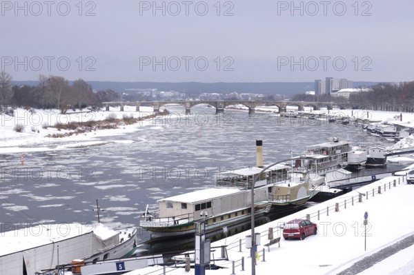 Elbe in winter with ice floes, Dresden, Saxony, Germany