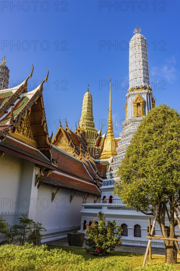 The Grand Royal Palace, Wat Phra Kaeo Buddhist Temple, the Royal Pantheon, Prasad Phra Thepbidon, in the back the golden Chedi, Pra Sri Rattana Chedi, Phra Nakhon, Bangkok, Thailand's metropolis, Thailand