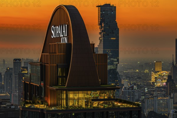 Over the rooftops of Bangkok, sunset, roof structure of the luxury residential residence Supalai Icon, view from the Moon Bar on the roof terrace of the Banyan Tree hotel, Sathon, Bangkok, Thailand's metropolis, Thailand