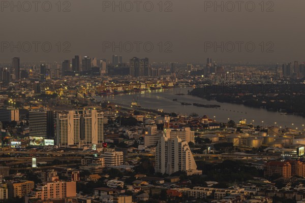 Over the rooftops of Bangkok, evening light, view of the Chao Phraya River, view from the Moon Bar on the roof terrace of the Banyan Tree hotel, Sathon, Bangkok, Thailand's metropolis, Thailand