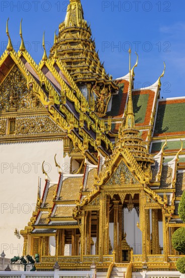 The Grand Royal Palace, Chakri Maha Prasad Throne Hall with overlapping roofs and curved chofas, Phra Nakhon, Bangkok, Thailand's metropolis, Thailand
