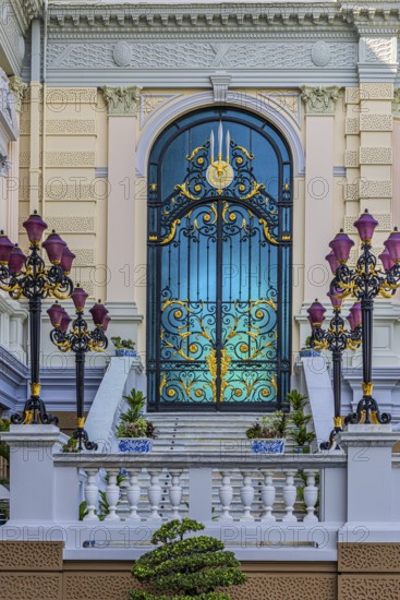 The Grand Royal Palace, side entrance with decorated gate and multi-armed lanterns, Chakri Maha Prasad Throne Hall, Phra Nakhon, Bangkok, Thailand's metropolis, Thailand