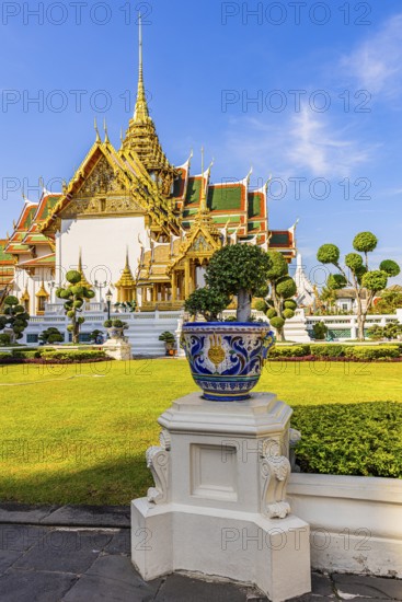 The Grand Royal Palace, pillar with bonsai flower pot, in the back the Chakri Maha Prasad throne hall with overlapping roofs and curved chofas, Phra Nakhon, Bangkok, Thailand's metropolis, Thailand