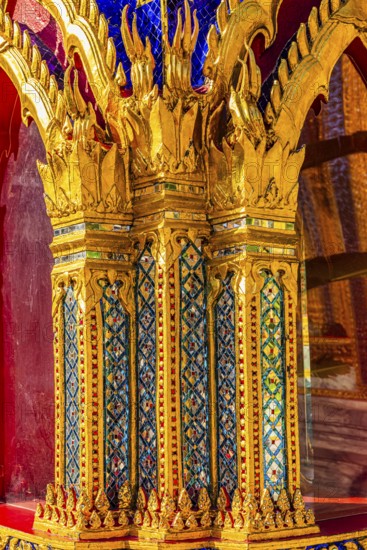 The Grand Royal Palace, Wat Phra Kaeo Buddhist Temple, gilded columns with ceramic inlays, Phra Nakhon, Bangkok, Thailand's metropolis, Thailand