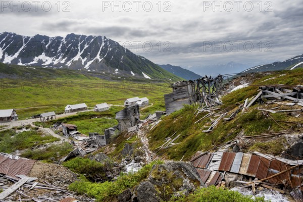 Crumbling mill and former Gold Mine Independence Mine building in mountainous landscape, Independence Mine State Historical Park, Hatcher Pass, Talkeetna Mountains, Alaska, USA