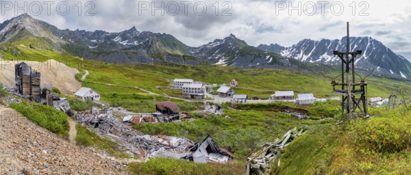 Panorama, crumbling mill and building of the former Gold Mine Independence Mine in mountainous landscape, Independence Mine State Historical Park, Hatcher Pass, Talkeetna Mountains, Alaska, USA