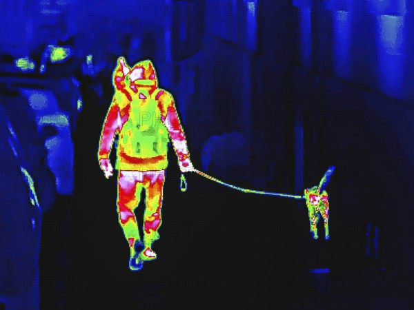 Thermal image or thermography, symbolic photo, interpolated. People traveling with dogs in urban areas. Stuttgart, Baden-Württemberg, Germany