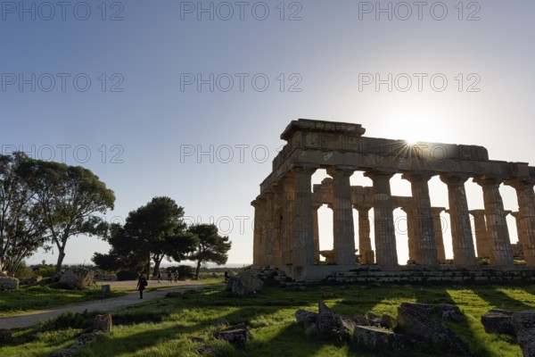Temple E, Temple of Hera in the ancient Greek city of Selinunte, acropolis, Doric style, sunbeams, archaeological site, restoration, Selinunte, Castelvetrano, Trapani, Sicily, Italy