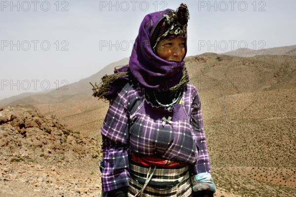 Nomad in traditional clothing in the vast desert landscape, Midelt, region, MA
